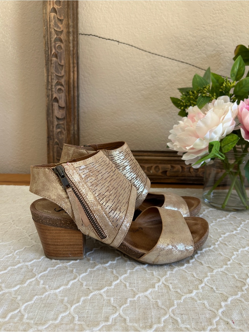 Sofft Milan,Metallic Champagne Open-Toe Block Heel Mules, size 9M, stylish comfy - Picture 7 of 13